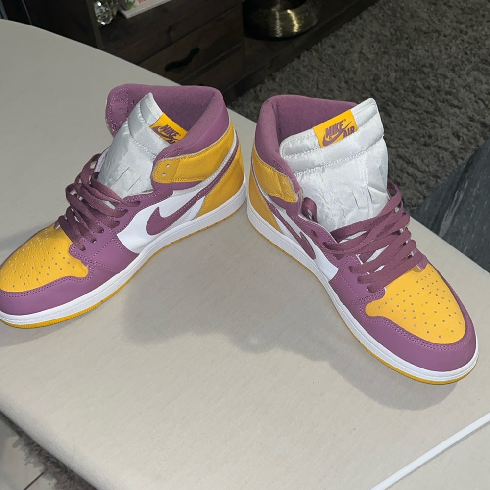 Air Jordan 1 Retro High OG " BROTHERHOOD" - Picture 9 of 12
